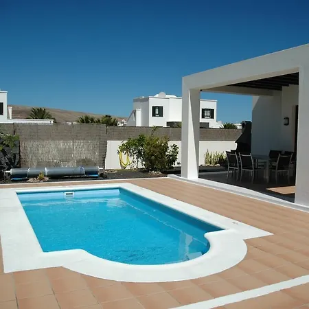 Ereza Buganvillas Playa Blanca